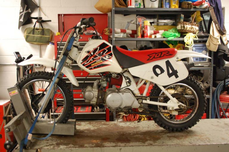 How-To: Motorcycle Carburetor Clean Honda XR70R